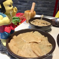 重慶美食探店 第9廠串串香火鍋觀音橋總店，精品水牛毛肚究竟如何？